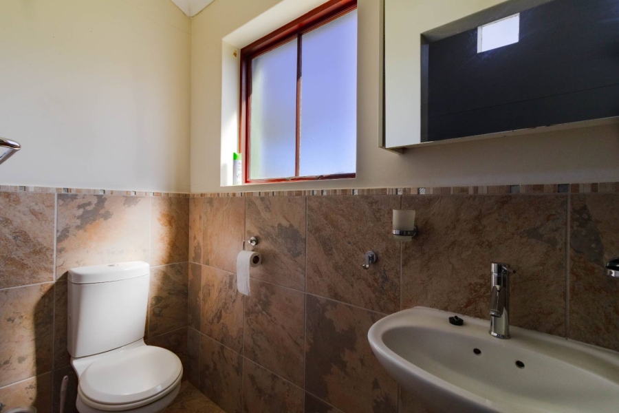 4 Bedroom Property for Sale in Sandbaai Western Cape